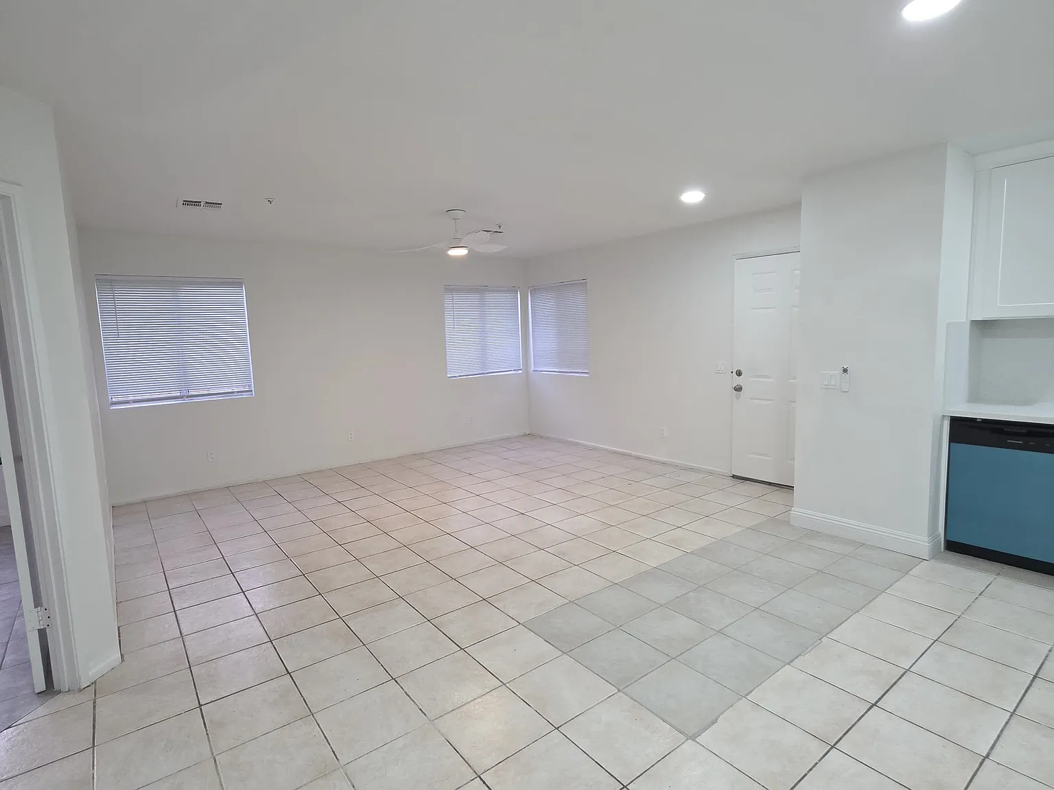 4 bed, 1322 sqft, $2,900 — Photo 2