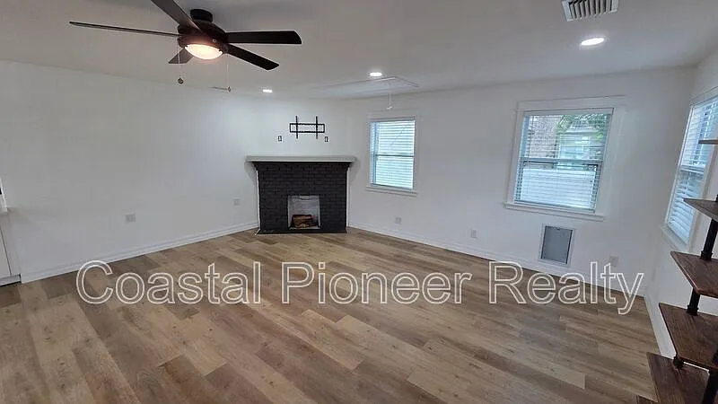2 bed, 2.0 bath, 1200 sqft, $3,000 — Photo 3