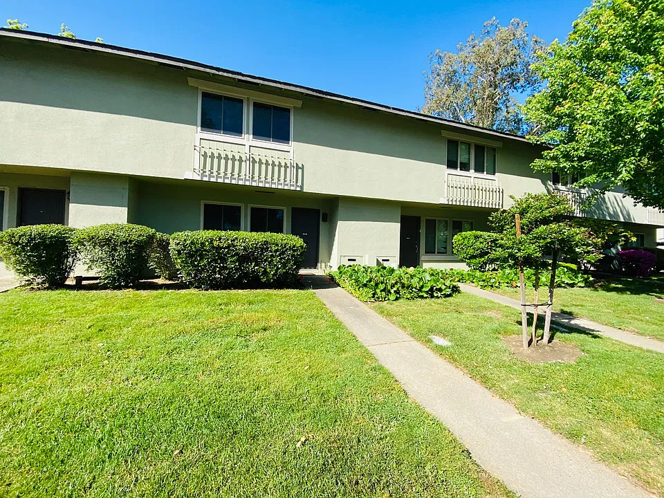 8868 La Riviera Dr #D