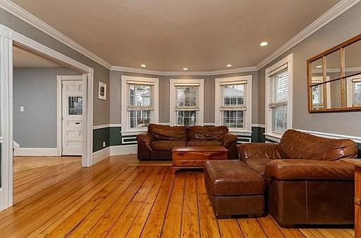 5th image of 32 Alden St