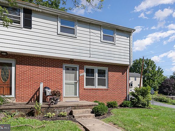 3rd image of 225 E Cottage Ave