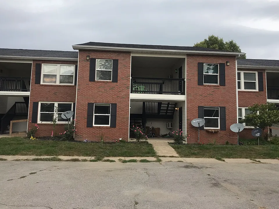104 E North St