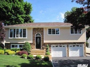 28 Sherman St, Huntington, NY 11743
