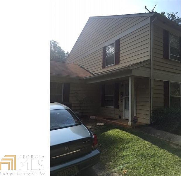 2nd image of 1366 Surrey Ln SW