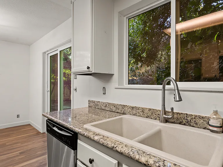 448 Lilac Ct — Photo 22