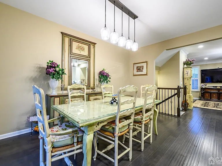 303 Bayside Ct — Photo 3
