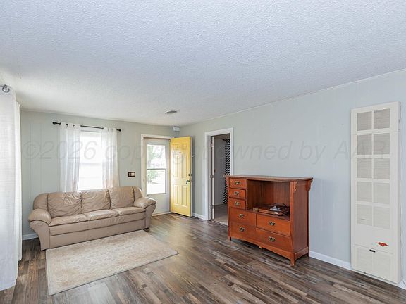 4th image of 206 W 4th St