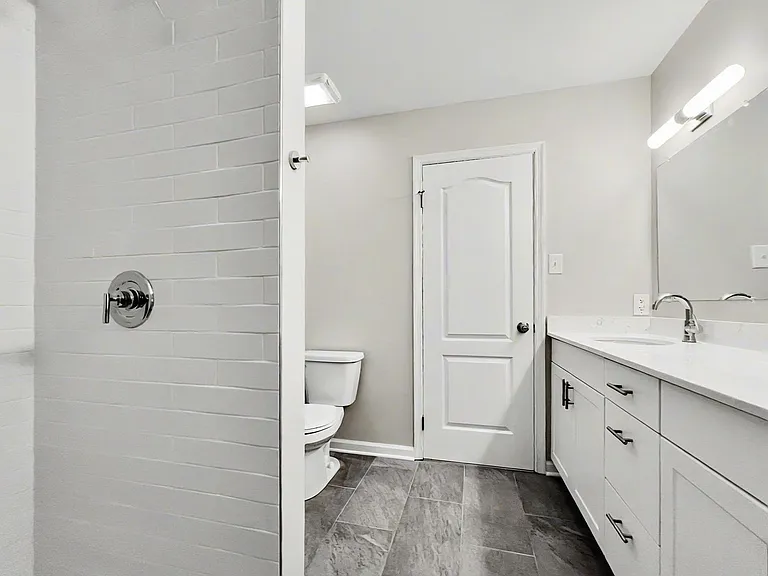 514-536 Crooked Ln — Photo 24