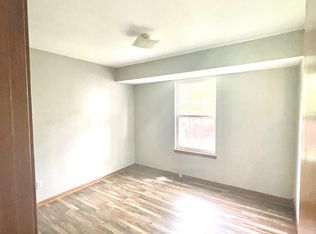 1002 SW Kent Pl, Topeka, KS 66604