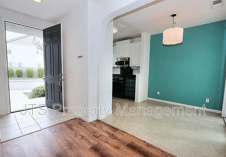10921 Oakham Dr — Photo 5