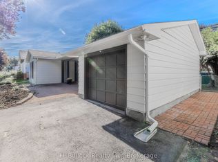 3336 Kodiak St #B, Ottawa, ON K1V7S8