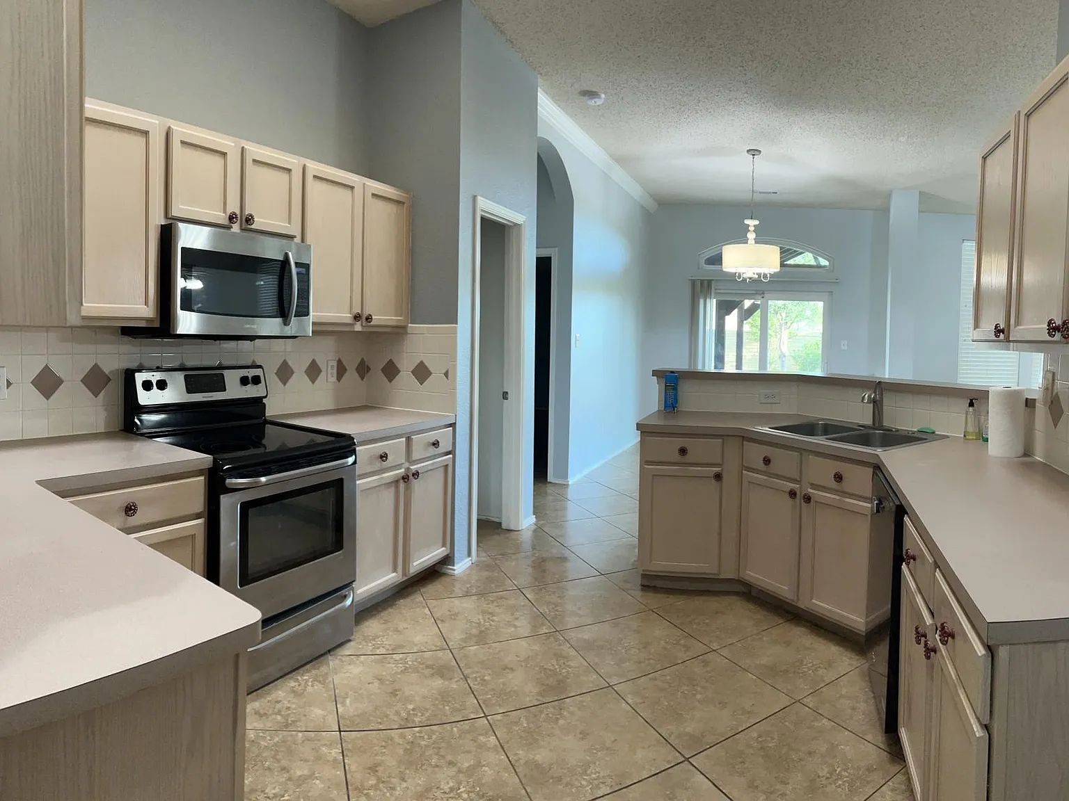 4216 Cave Cove Ct — Photo 2