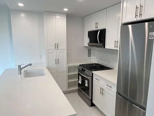 Rented by Realty Group International | media 5