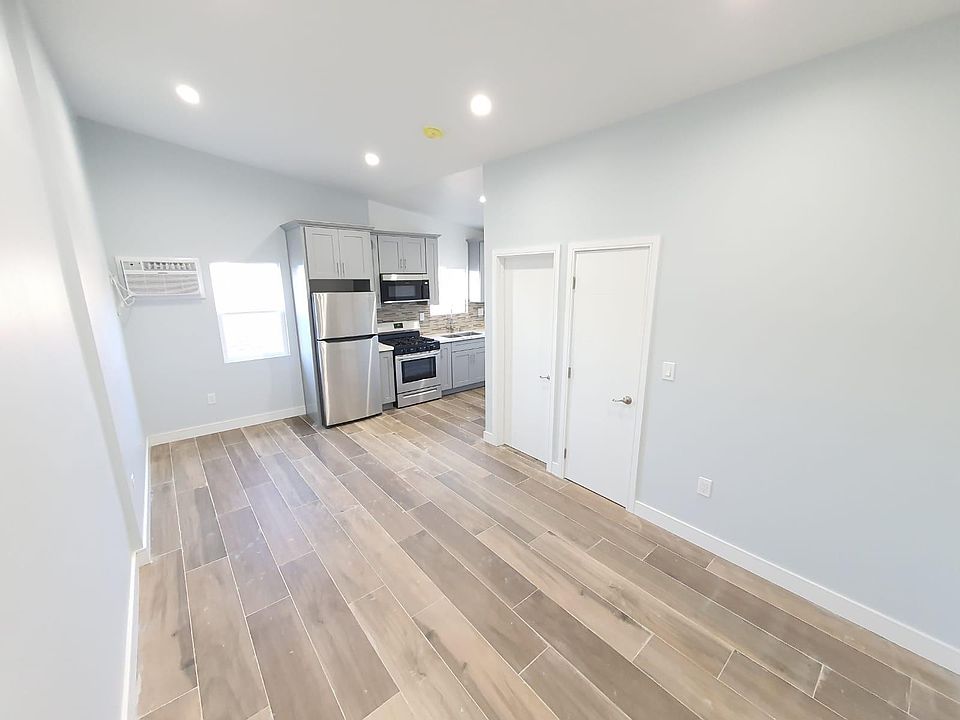1st image of 3017 Rowena Ave APT 15