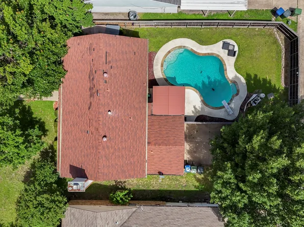 2910 Geneva Dr, Garland, TX 75040