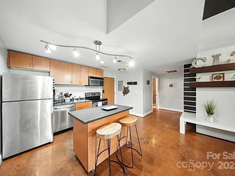 715 N Church St #215 — Photo 5