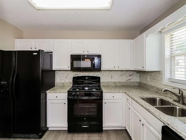 100 Ivy Glen Ct — Photo 2