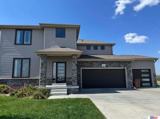 7433 N 11th St, Lincoln, NE 68521