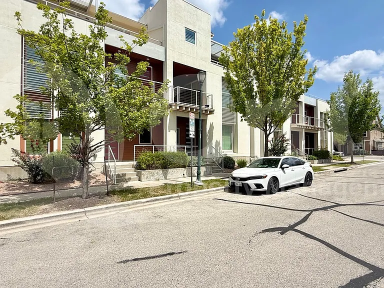 4707 Ruiz St — Photo 2