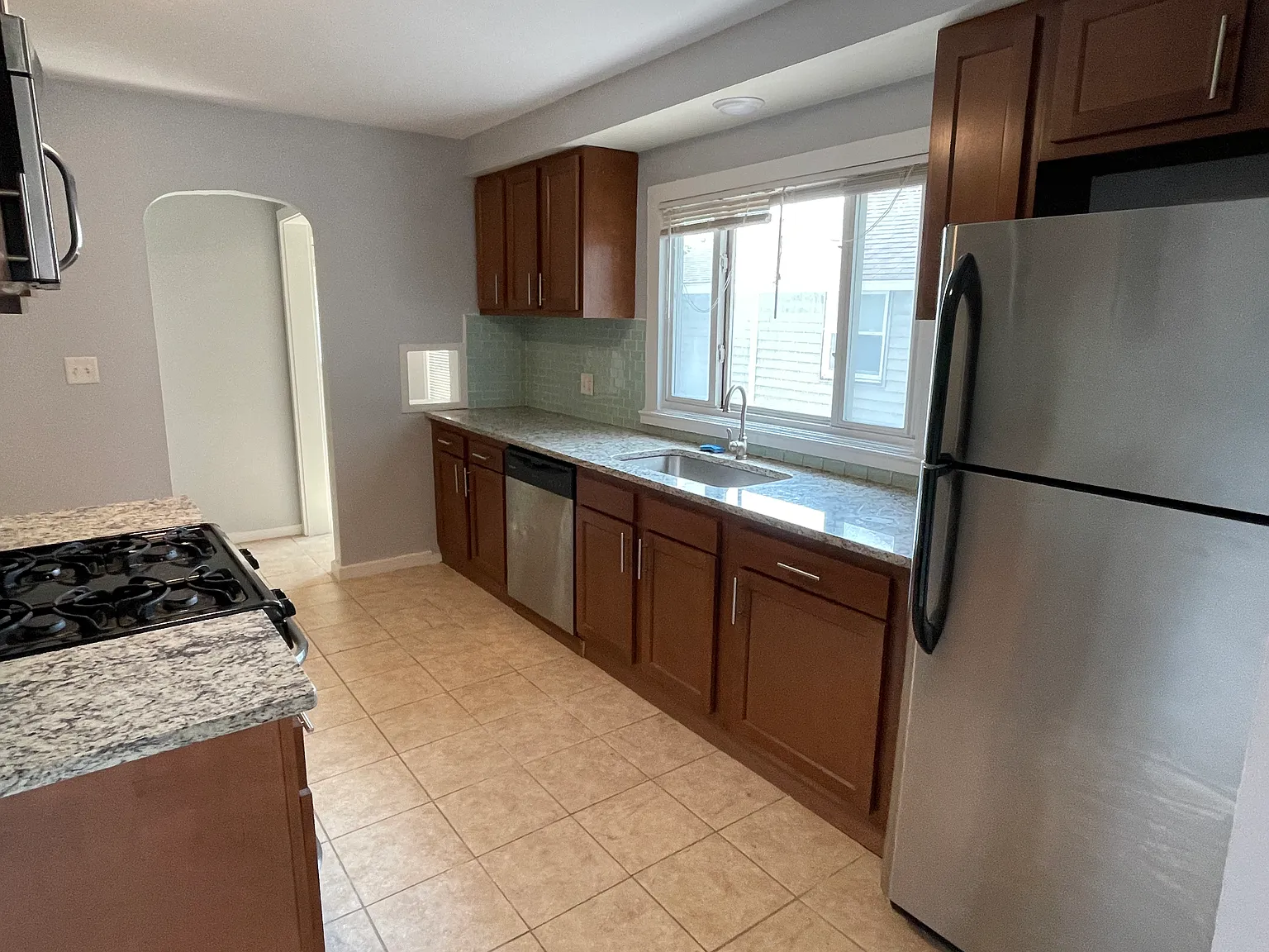 2 bed, 1050 sqft, $1,595 — Photo 2