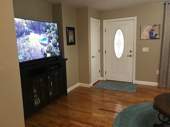 4th image of 648 Clubhouse Dr