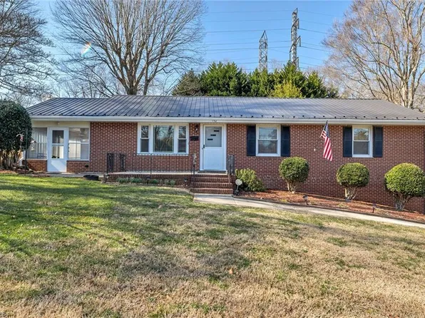 136 Queensbury Rd, Winston Salem, NC 27104