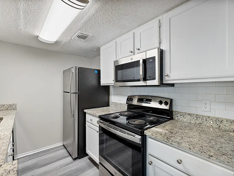 Fairway Greens Apartments — Photo 31