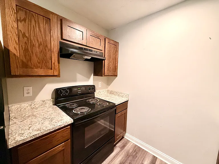 250 Hycliff St #1-9 — Photo 4