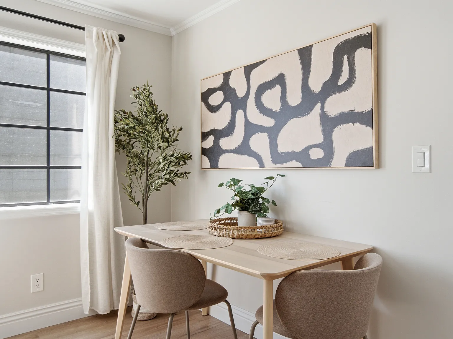 2 bed, 2.0 bath, 720 sqft, $4,500 — Photo 3