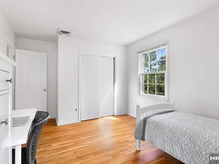 611 Cliff St — Photo 14