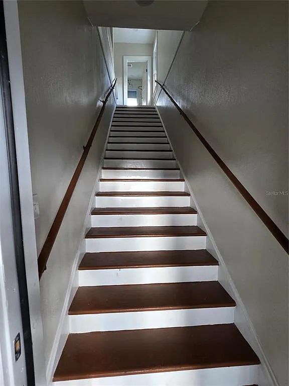 2 bed, 1.0 bath, 1160 sqft, $1,900 — Photo 3