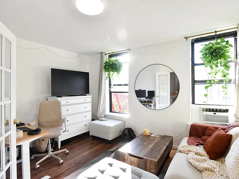 209 Bedford Ave #8 — Photo 2