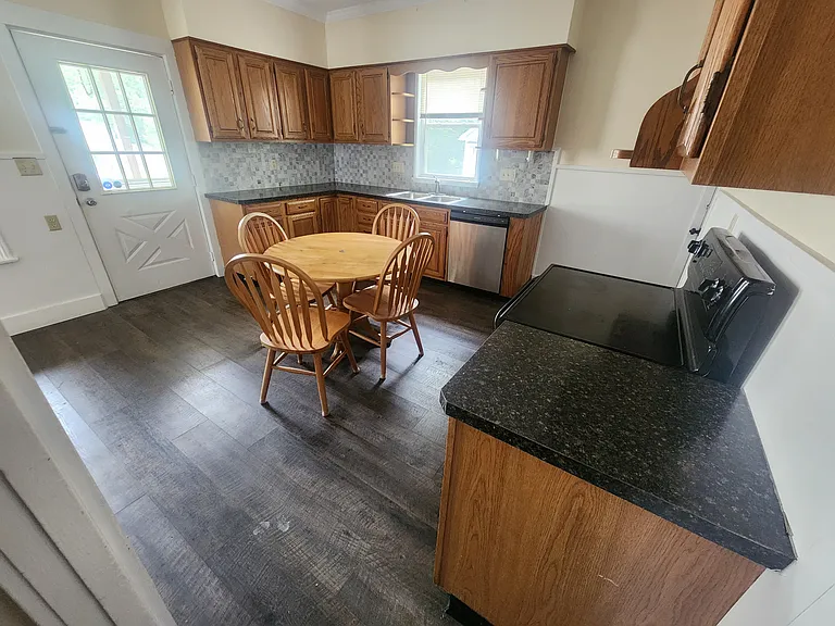 115 Tompkins St — Photo 3