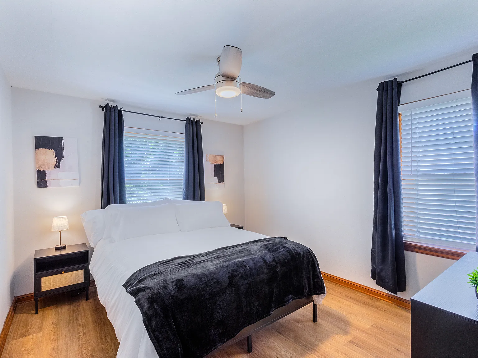 2 bed, 878 sqft, $3,200 — Photo 4