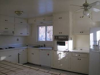 3rd image of 1812 Redwood St