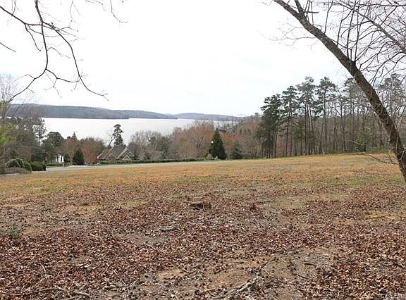 3rd image of 164 Stonebridge Dr
