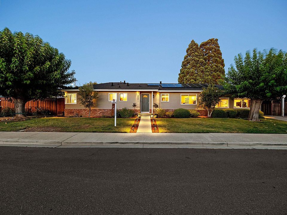 1st image of 352 Cambridge Way