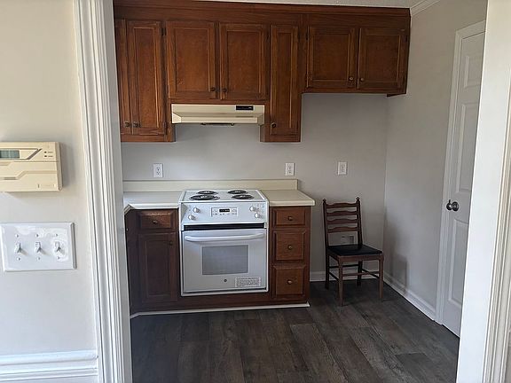 5th image of 164 Manor Row