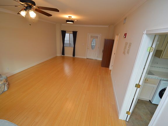 4th image of 4447 W Lakeside Dr #105