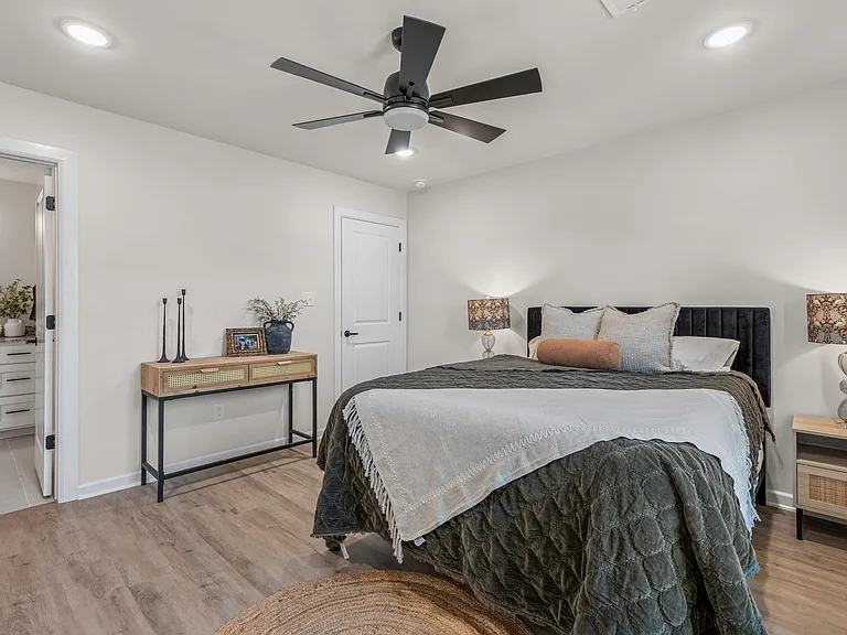 1020 Hunter Dr — Photo 17