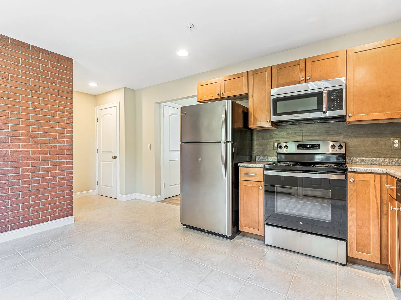 243 Conant St — Photo 3