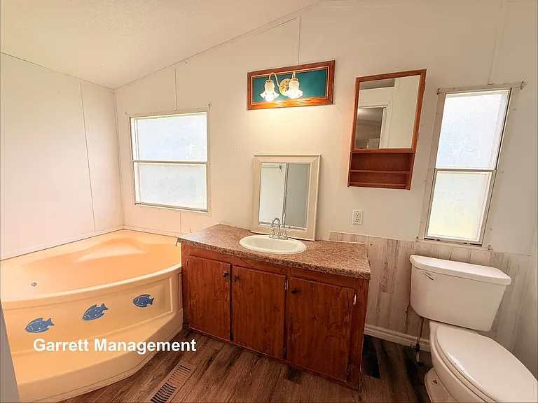 916 Iroquois Dr — Photo 11