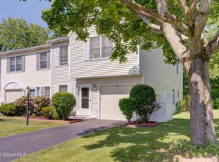 35 Bridgewood Ln, Watervliet, NY 12189