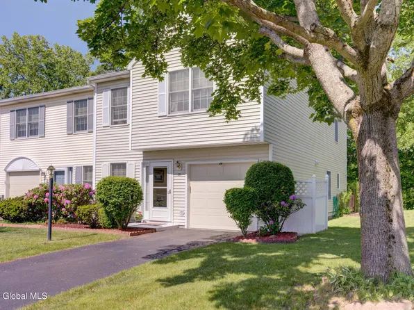 35 Bridgewood Lane, Latham, NY 12189