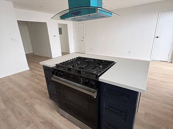 2nd image of 856 Westmount Dr APT 8