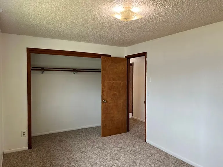 385 Dianne Ct — Photo 17