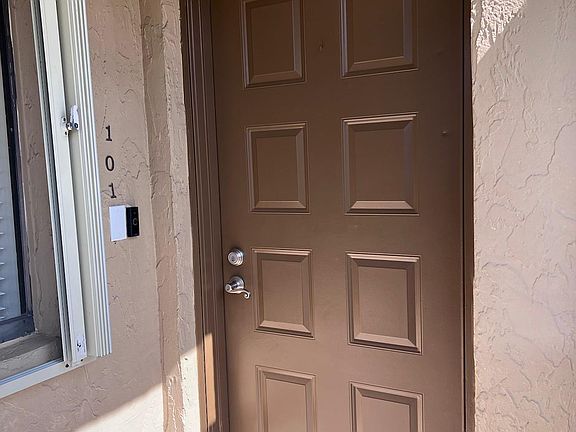 4th image of 310 Lakeview Dr APT 101