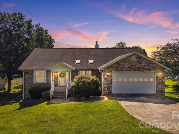 81 Emerald Point Dr, Taylorsville, NC 28681