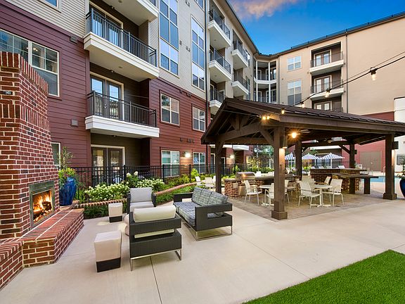 Outdoor Lounge & BBQ