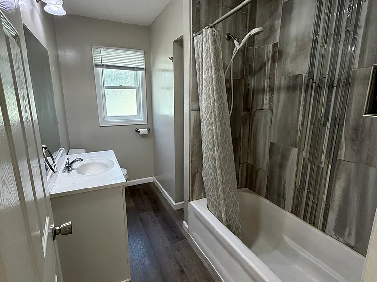1040 Park Ave — Photo 2